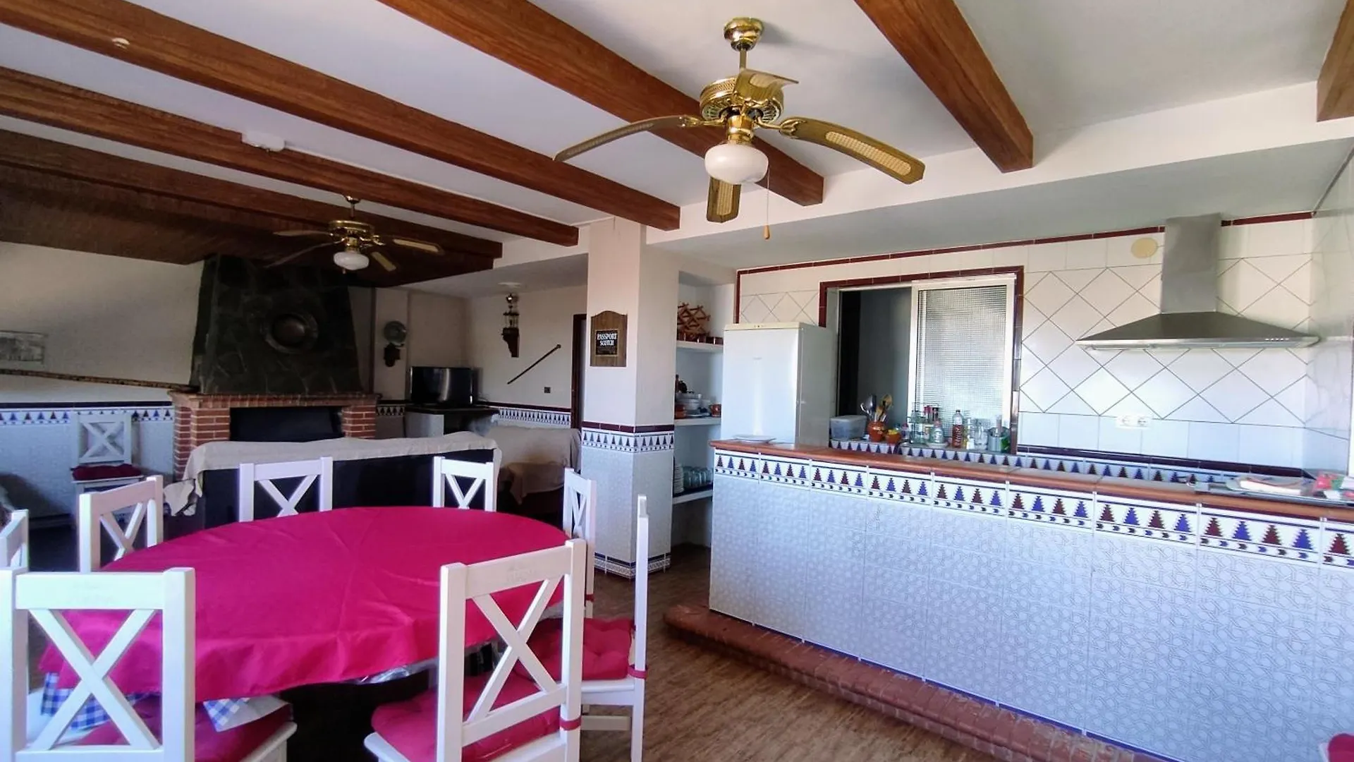 A 15' Granada, Piscina, Solarium, Futbolín, Casa Medina Güevéjar Villa 0*,  España